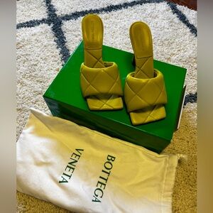 VGUC Bottega Veneta Lido sandal in Kiwi size 38